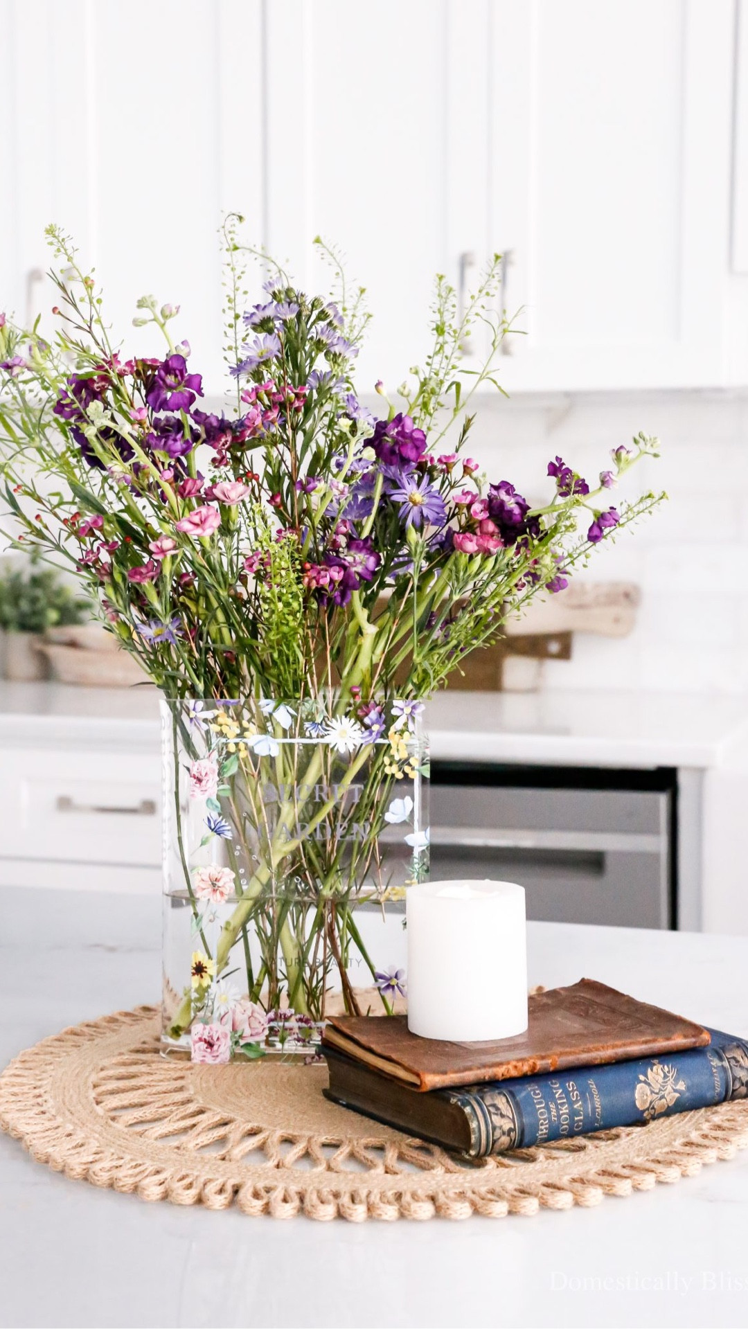 5 Book Lover Gift Ideas to customize your books, to enjoy in your home, and while cozying up with a good book.

See details:
https://domesticallyblissful.com/5-book-lover-gift-ideas/



#LTKstorytime #LTKHome