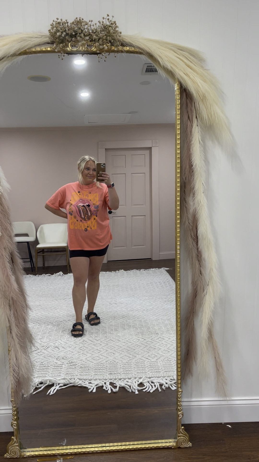 Comfy ootd 🪩 mom ootd 🪩 easy mom fashion 🪩 graphic tee 🪩 midsized fashion 🪩American eagle try on

#LTKcurves #LTKstyletip #LTKunder50