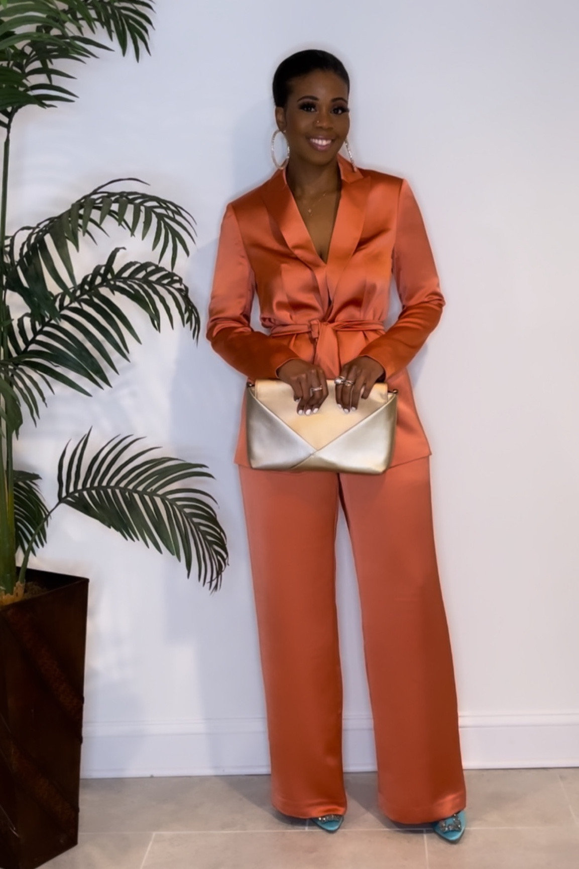 Satin Coral Blazer & Pants  wearing Sz 6

#LTKcurves #LTKworkwear #LTKunder100