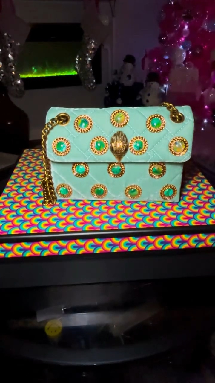 @kurtgeiger Velvet Mini Kensington in Pale Green 💎💕
Kensington Ornament, complimentary and so cute 🎄

#kurtgeiger #kurtgeigerlondon #velvetbag #kensington #newpurse #newpurchase #palegreen #fashionﬁnds

#LTKGiftGuide #LTKHoliday #LTKootd