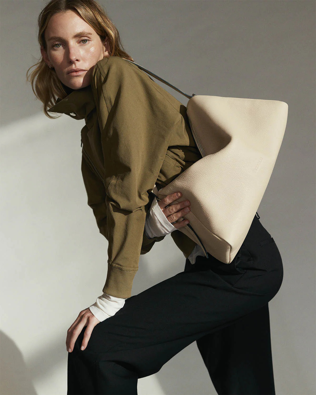 Lottie Handbag in oat leather | The Horse (US, AU, UK, NZ)