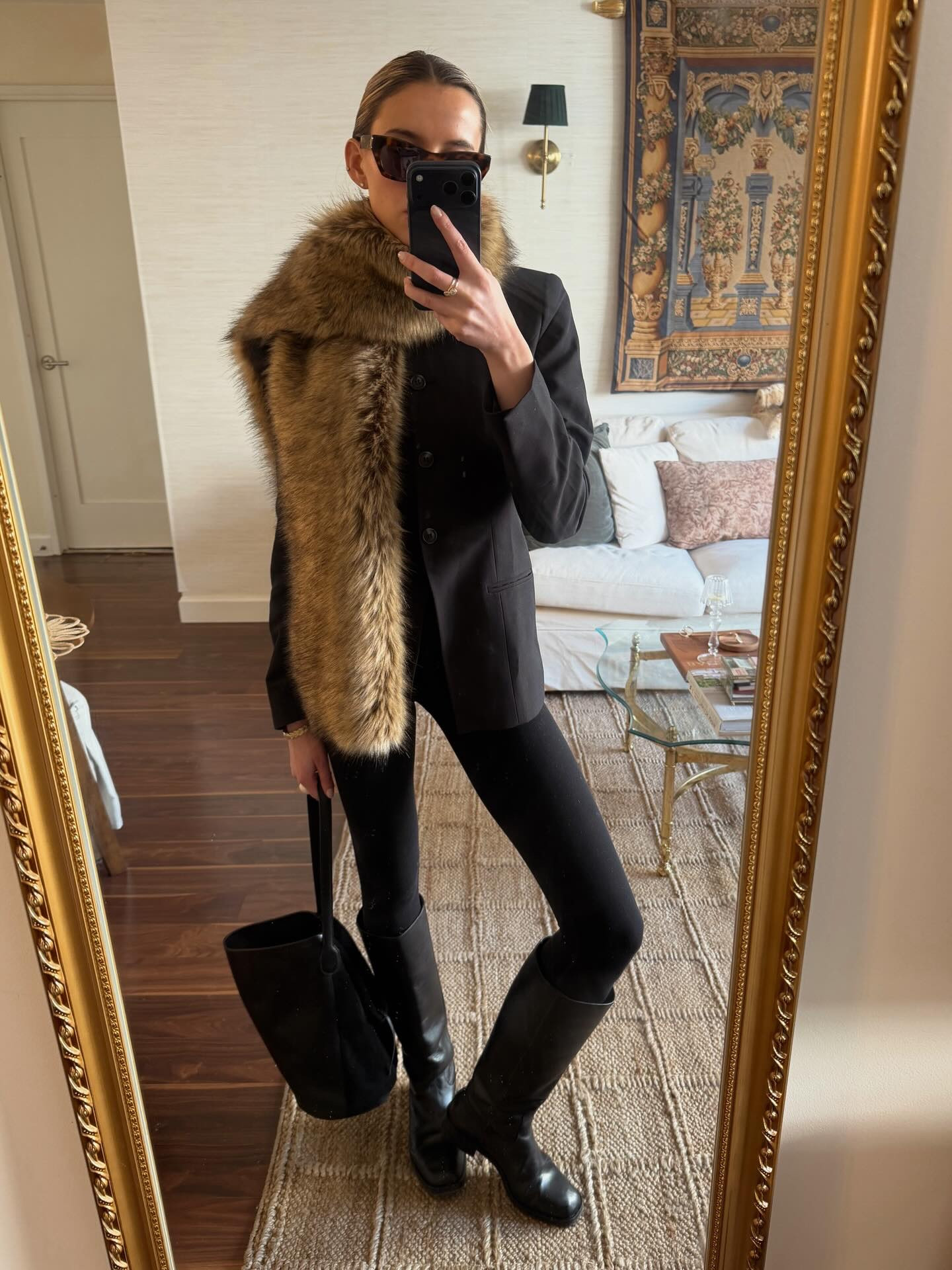 CLOSED!!! winner: @megrkeating 🖤🖤🖤

WHO NEEDS SOME NEW BOOTS FOR THIS COLD FRONT?!! I’m giving away a pair of my absolute favorite pair of boots (that I clearly can’t stop wearing) from @larroude to one lucky lady! 

to enter:
1. Follow me @annieculbertson 
2. Tag a friend… or 2… or 3…!! More tags = more entries 
3. Like my last 3 posts 

winner will be announced on this post & DMd on Friday 2/13 !!!!!