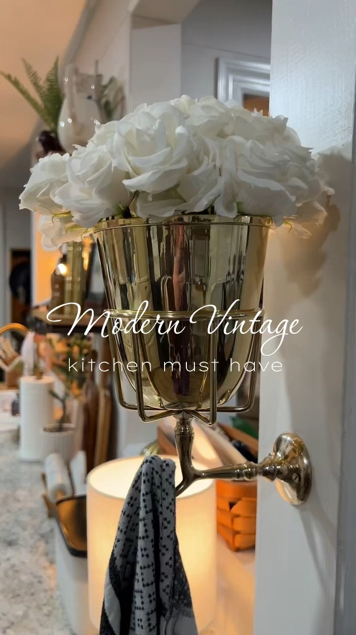 When this brass wall vase finally came back in stock, I had to grab one! #homedecor #decorinspo #floral #vintagedecor #modernvintage #cozyhome #brassdecor #kitchendecor #interiordesign 

#LTKHome #LTKMostLoved #LTKStyleTip
