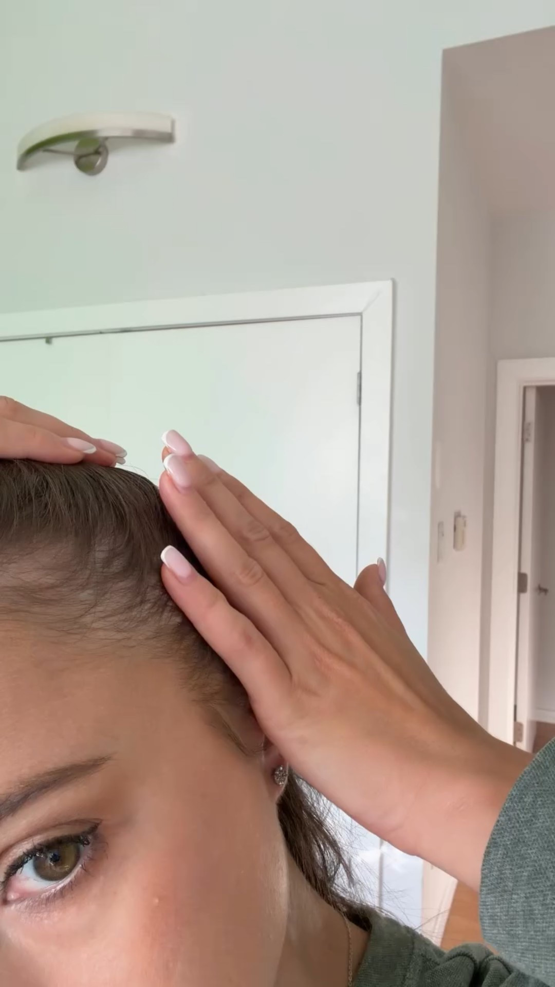 Red light, scalp massage & hair growth — all in one ✨

I’ve been using the LED Hair Growth Stimulating Brush by @solarislabny as part of my routine, and I love how easy it is to combine red light therapy with a relaxing scalp massage. It feels soothing, supports scalp health, and fits perfectly into a self-care moment at home.

Consistent care really matters when it comes to hair growth, and this tool makes the process simple and enjoyable 💆‍♀️

#redlighttherapy #ledhat #scalpmassager #hairgrowth