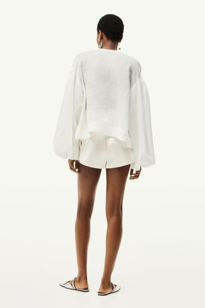 Voluminous blouse | H&M (UK, MY, IN, SG, PH, TW, HK)