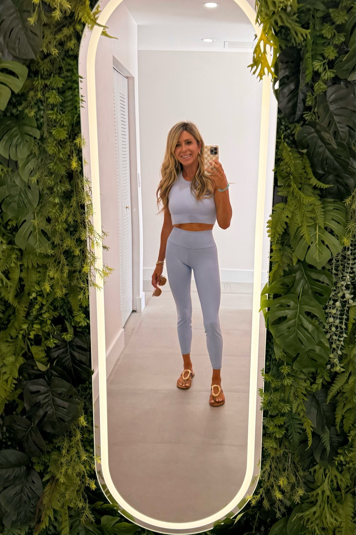 Alo Airbrush
7/8 high-waist airlift leggings  & Seamless Delight neck bra in seashell blue 

#LTKFindsUnder100 #LTKFitness #LTKActive