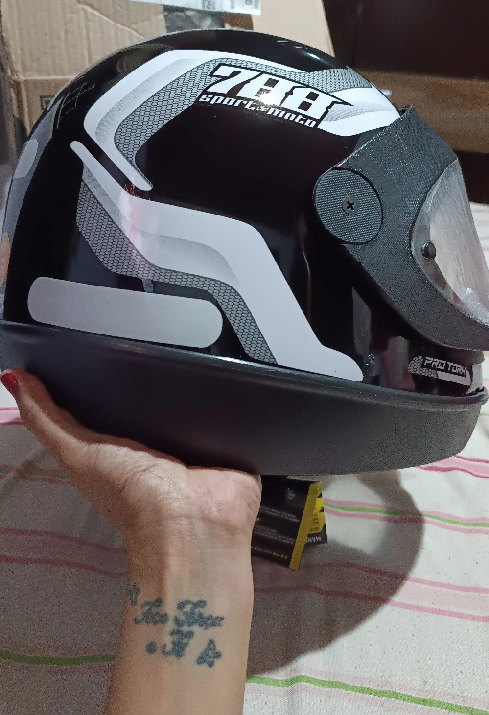 Nós que andamos de moto, que pilotamos moto devemos prezar pela nossa segurança. Eu zelo pela minha e você? Meu companheiro e segurança de todo dia chegou!!! Capacete Pro Tork.#moto #capacete #segurança #protork

#LTKbrasil