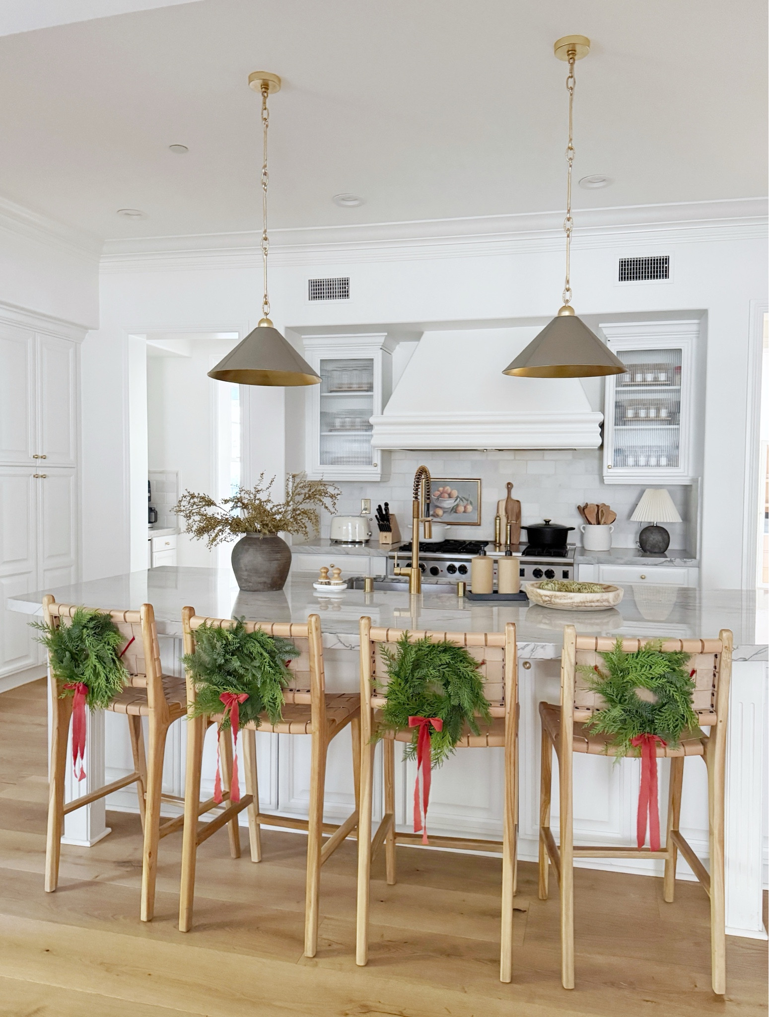 Festive Holiday wreaths on stools. #hatihome

#LTKHoliday #LTKHome