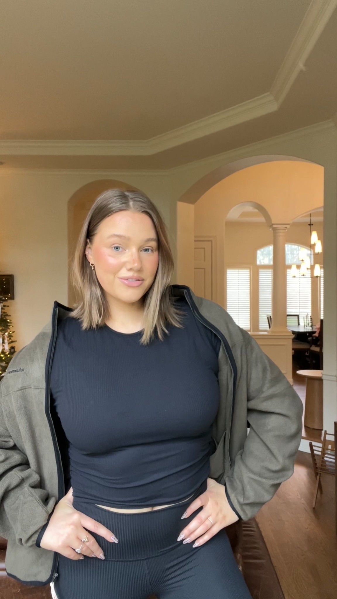 @lululemon black Friday!! Size 10 in tops, M in jackets and 8 in bottoms. 

#lululemoncreator #ad