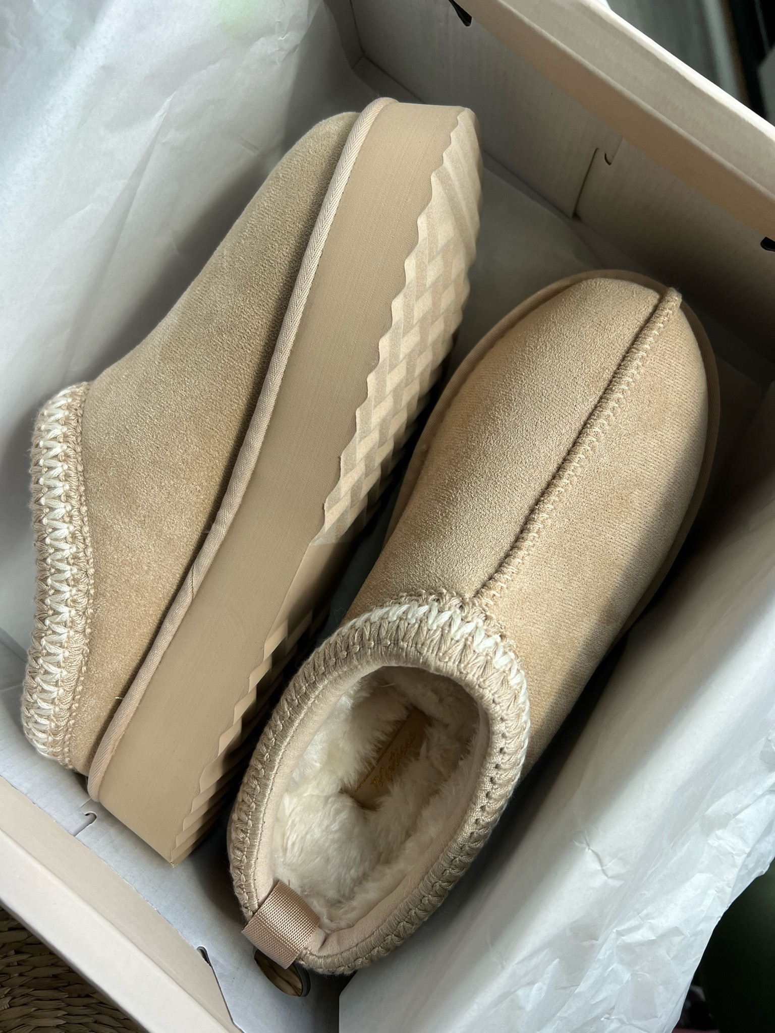 Favorite fall UGG slipper dupe! so comfortable and a more affordable option! 

Ugg dupe, slippers, fall shoes


#LTKshoecrush #LTKfindsunder100 #LTKSeasonal