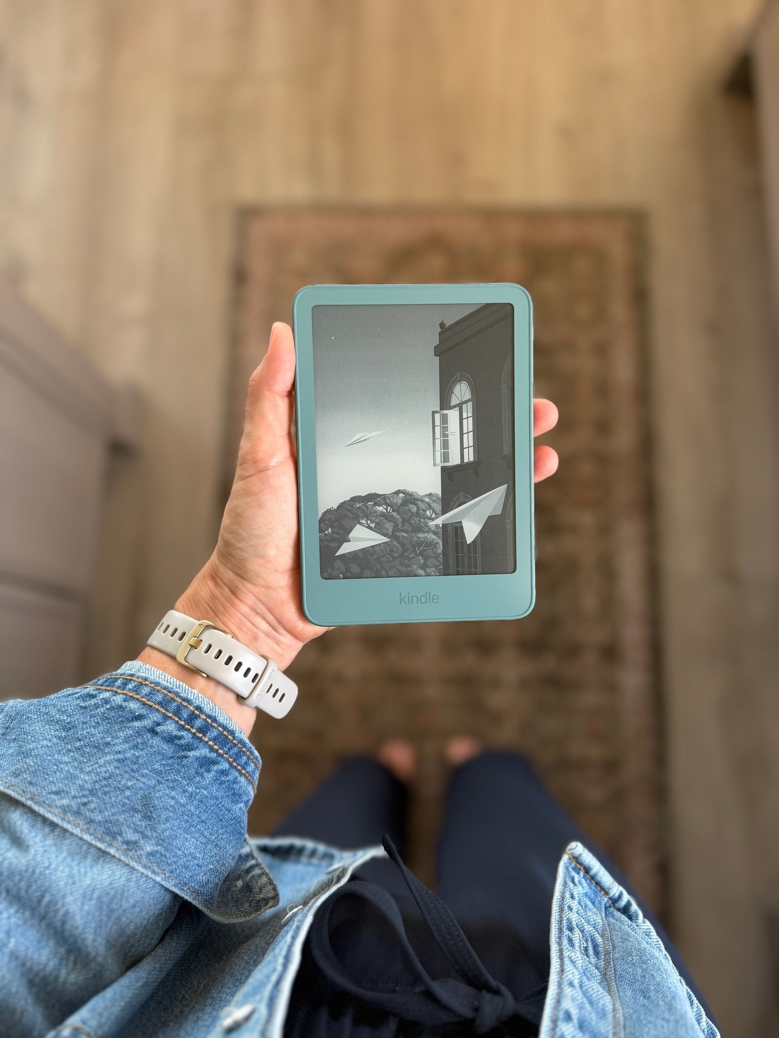 New kindle! The perfect size and it’s so pretty! This is the seglass green aluminum.