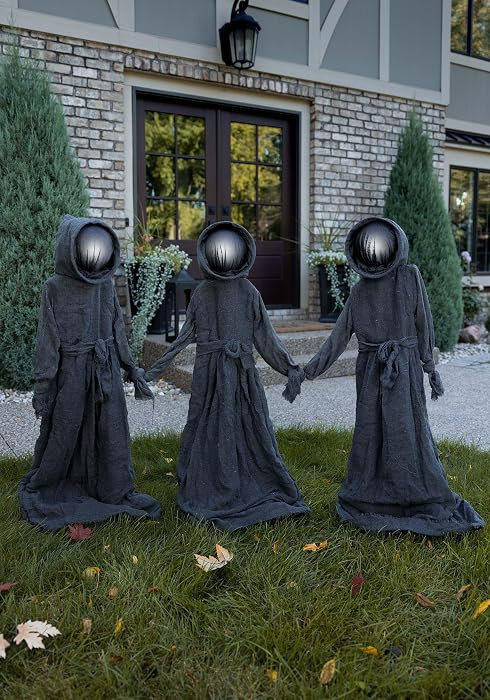 Fun Costumes Wall of Reapers Standing Halloween Lighted Decoration Outdoor Yard Prop with Holding Hands Reapers and Stakes Standard | Amazon (US)