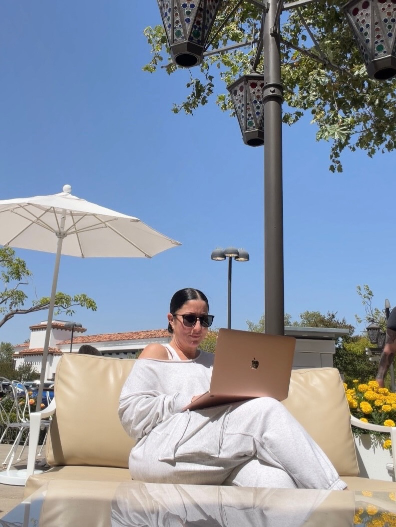 Sun’s out, laptop’s out, and I’m taking my office al fresco ☀️💻

If you’ve been looking for plus size athleisure that actually works for real life, this set from Fabletics is it. Comfortable enough for a long coffee shop work session, cute enough to run errands after, and breathable for those warm sunny days.

I’m always on the hunt for plus size activewear that feels elevated and effortless, and this one checks every box. Think soft stretch, flattering fit, and easy styling for everyday wear.

✨ Linked in my LTK and ShopMy (you’ll find it in my bio)

#plussizefashion #plussizeathleisure #plussizeactivewear #athleisurestyle #fableticspartner