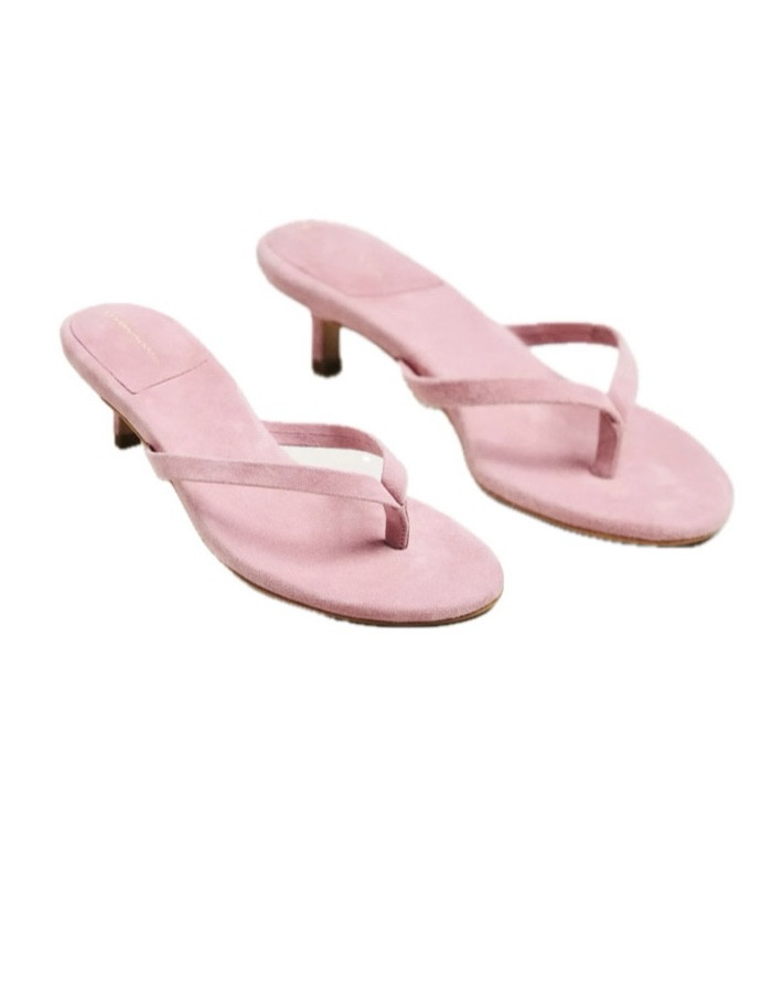 Baby Pink AND A Kitten Heel? 💖
… yes, please! Swipe to see the other colors they come in (all of which may be more practical but none of which are as fun in my opinion)!

