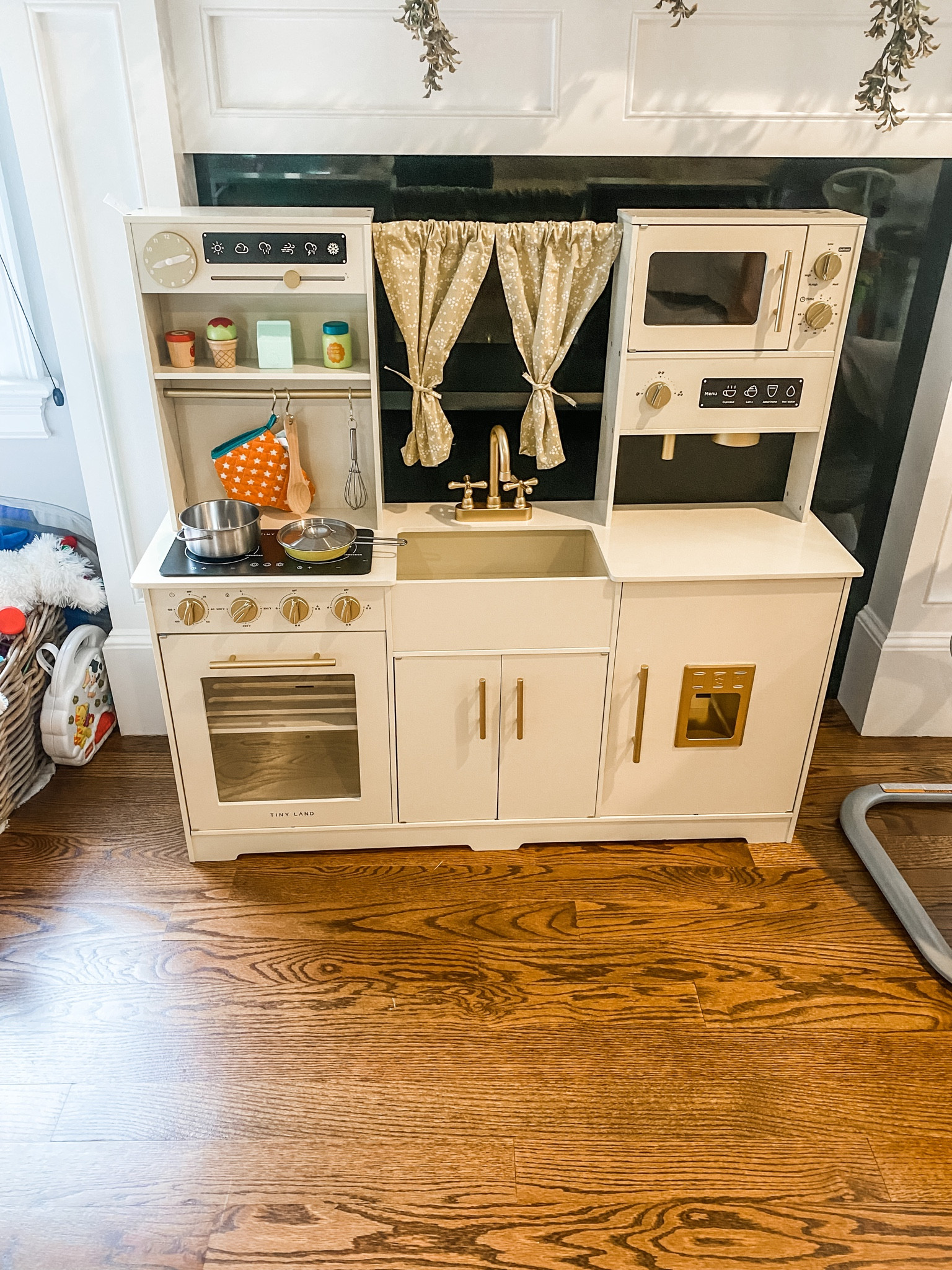Play kitchen! 

#LTKfamily #LTKbaby #LTKkids