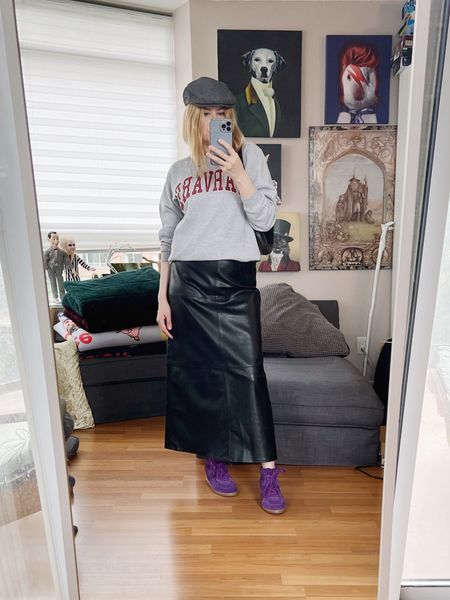 Anyone up fur the Pretty Athletic trend? This is one of my takes on it. Also, I wanted to share this skirt that I am thrilled with. It's a substantial faux leather and is one if those jewels that you can sometimes find in H&M.
Sweatshirt and handbag are vintage, sneakers secondhand.
•
.  #summerlook  #torontostylist #StyleOver40  #secondhandFind #fashionstylist #FashionOver40  #vintagegucci  #MumStyle #genX #genXStyle #shopSecondhand #genXInfluencer #WhoWhatWearing #genXblogger #secondhandDesigner #Over40Style #40PlusStyle #Stylish40s #styleTip  #secondhandstyle 

#LTKstyletip #LTKover40 #LTKshoecrush