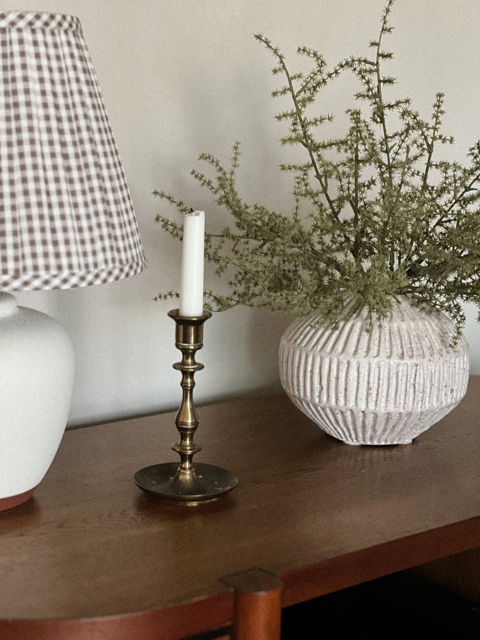 styling the wild asparagus bush from hobby lobby

Threshold Designed with Studio McGee, Hearth & Hand with Magnolia, vintage, neutrals, affordable home decor, Target, brass candle holder, vase, faux greenery, table lamp, walnut console table, black mirror, taper candles

#LTKhome