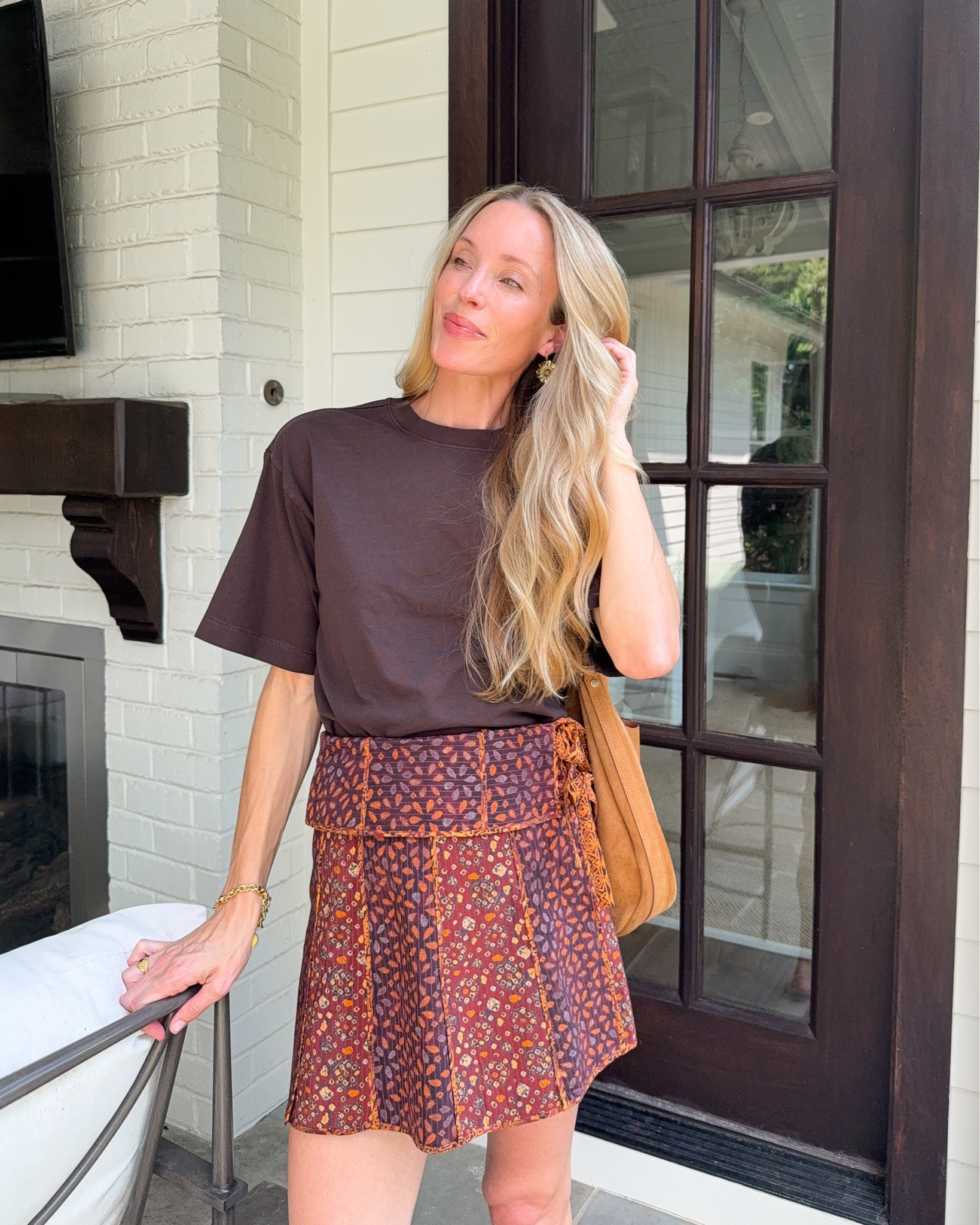 Transitional miniskirt outfit 🤎 Size S @Madewell tee, skirt and suede hobo bag are old, similar linked!

#LTKgrwm #LTKootd #LTKSeasonal