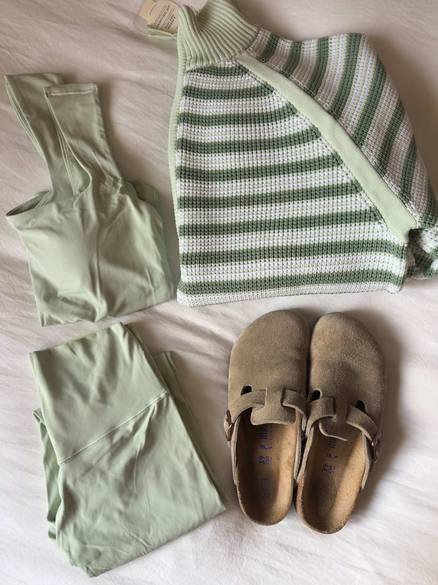 💚💚 @Aerie 

#aeriereal #comfyoutfit #activewear #leggings #cuteoutfit #outfitinspo

#LTKSeasonal #LTKActive #LTKootd