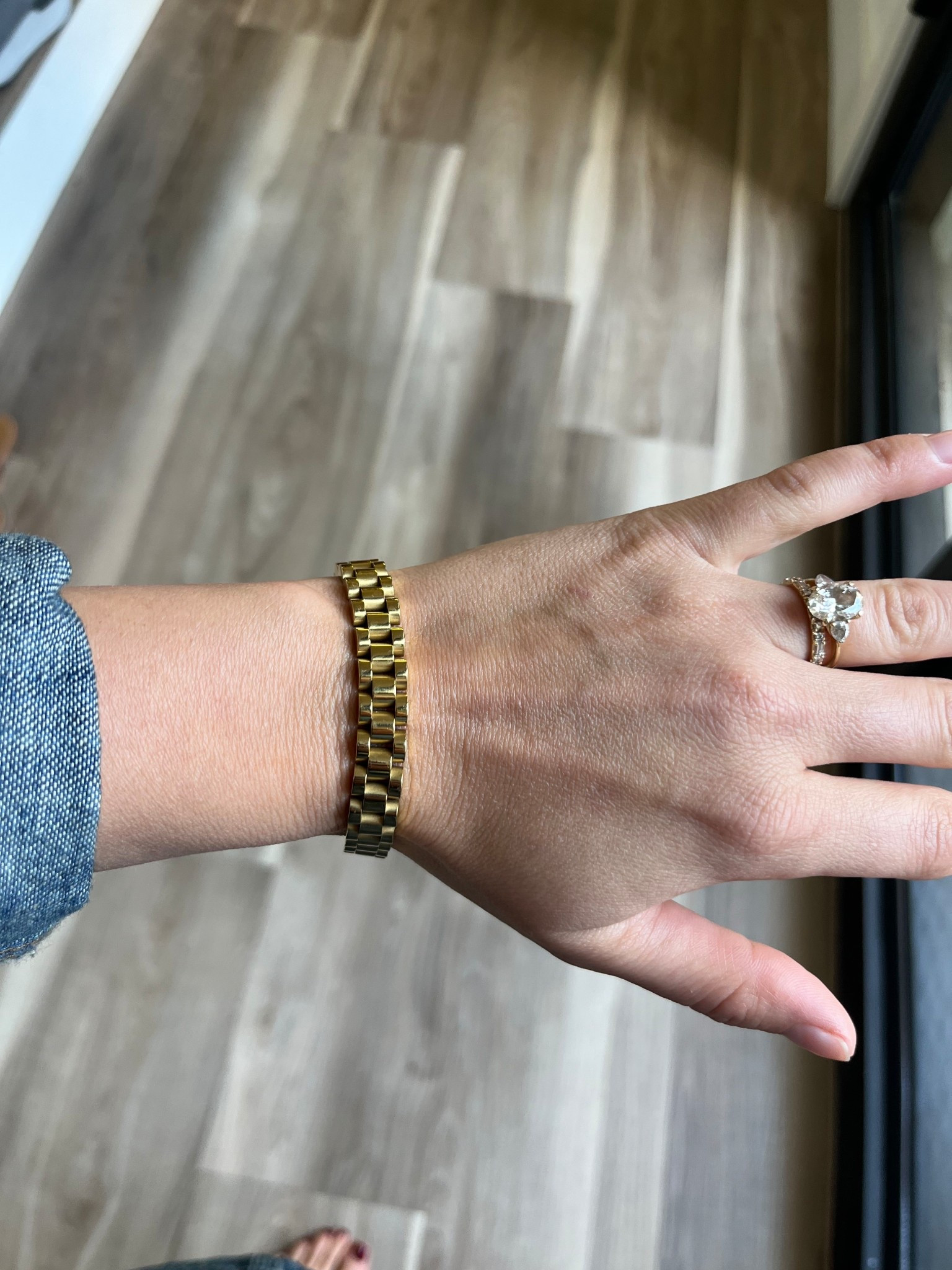 This bracelet is so easy to throw on for dressy or casual outfits! Has the style of a watch but is only a bracelet. Comes in silver and multicolor as well! 


Accessories, gold bracelet, silver bracelet, jewelry, timepiece bracelet, luv aj 

#LTKFindsUnder100