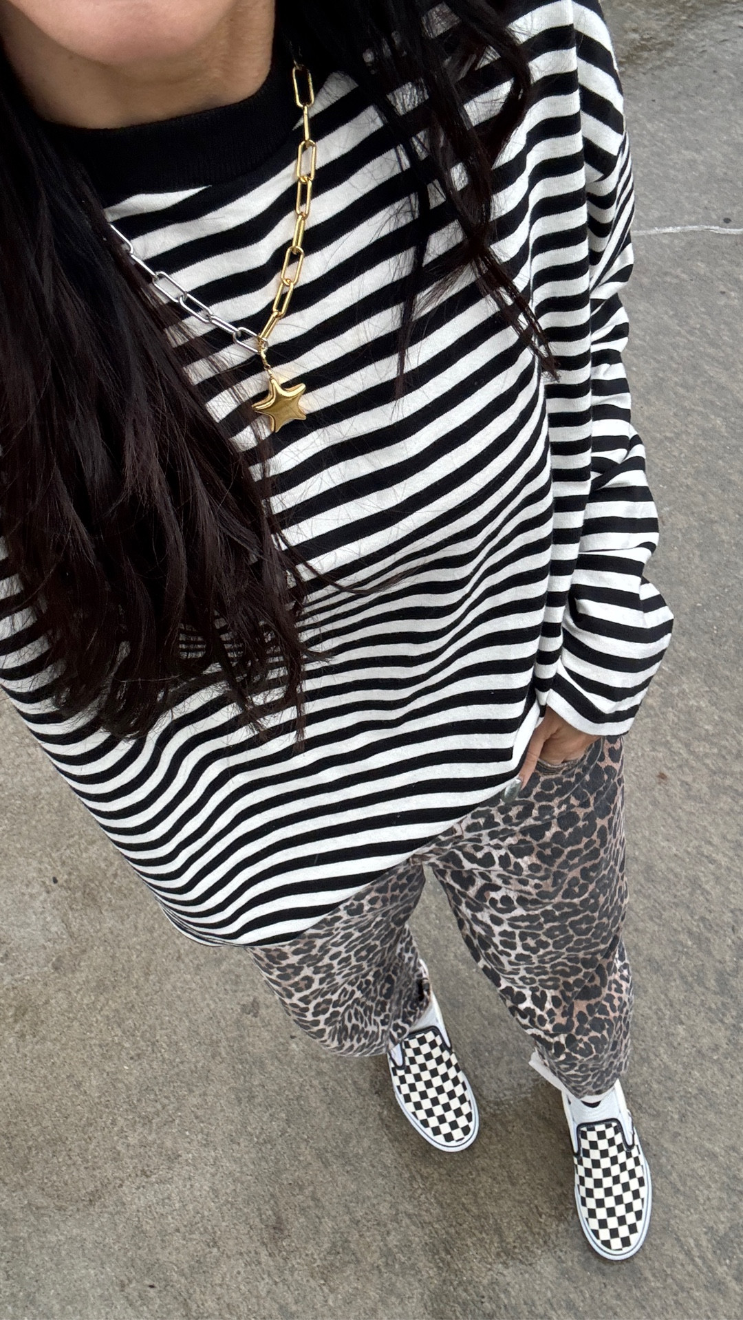 How many patterns can one gal wear? Quick fit today, don’t sleep on this striped top. She’s under $50 and nice and crisp. 🖤 linking in ltk.