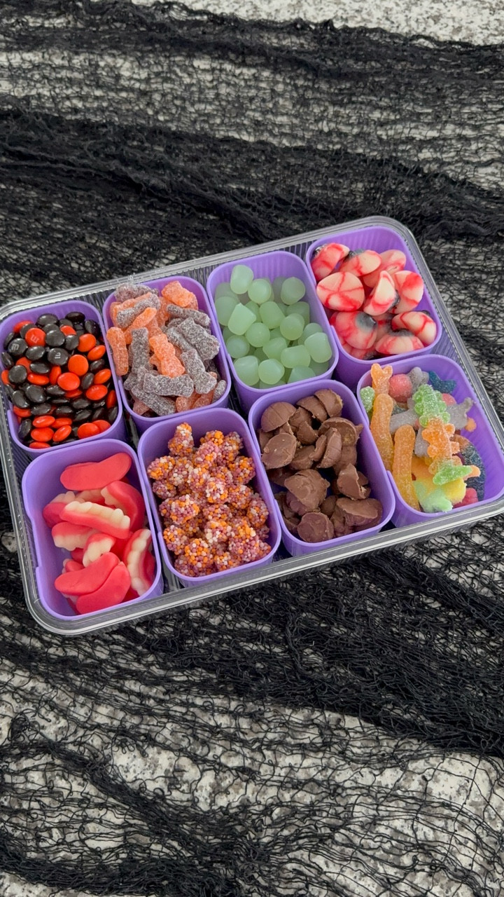 spooky snack box 🧛🏽‍♂️💜 happy October 1st 👻 #asmrsounds #spookyseason #aesthetic #snackbox #satisfying #fyp #halloweensnacks #halloween #asmr #foryoupage #organizedhome #restock #restockasmr 

@mmschocolate @sourpatchkids @reeses @nerdscandy