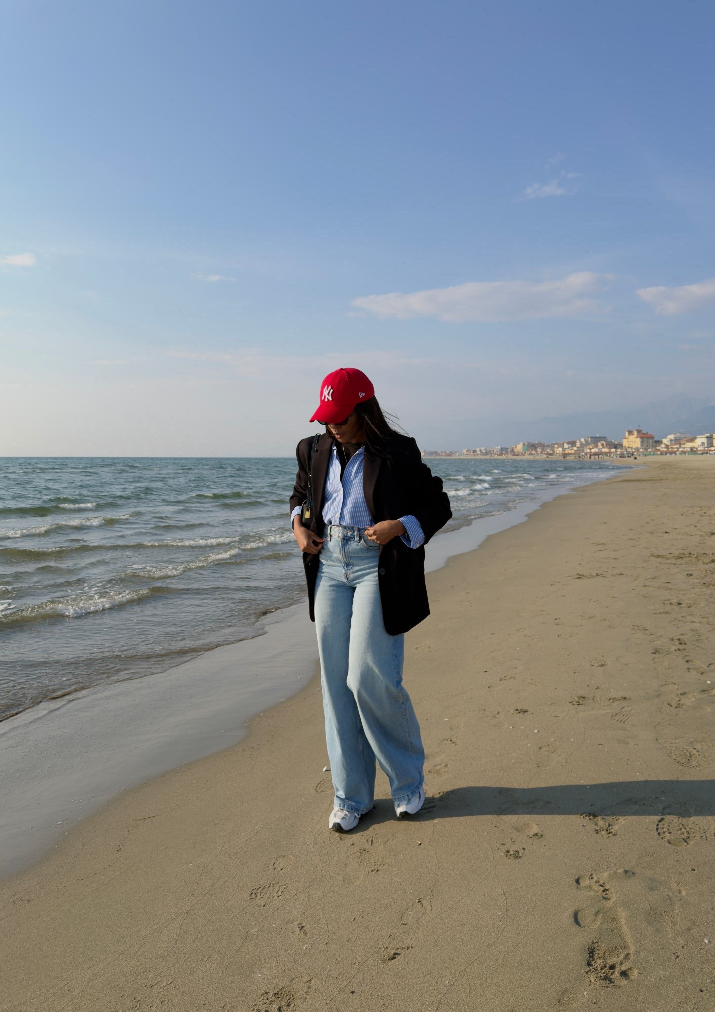 My go-to spring casual outfit 🌸 light wash wide leg jeans / oversized blazer / striped shirt / sneakers. Effortless and chic. Shop everything here.
Jeans are @Pull & Bear I’m wearing EUR 34

spring outfit, casual chic outfit, blazer outfit, wide leg jeans, light wash denim, everyday outfit, spring outfit with jeans