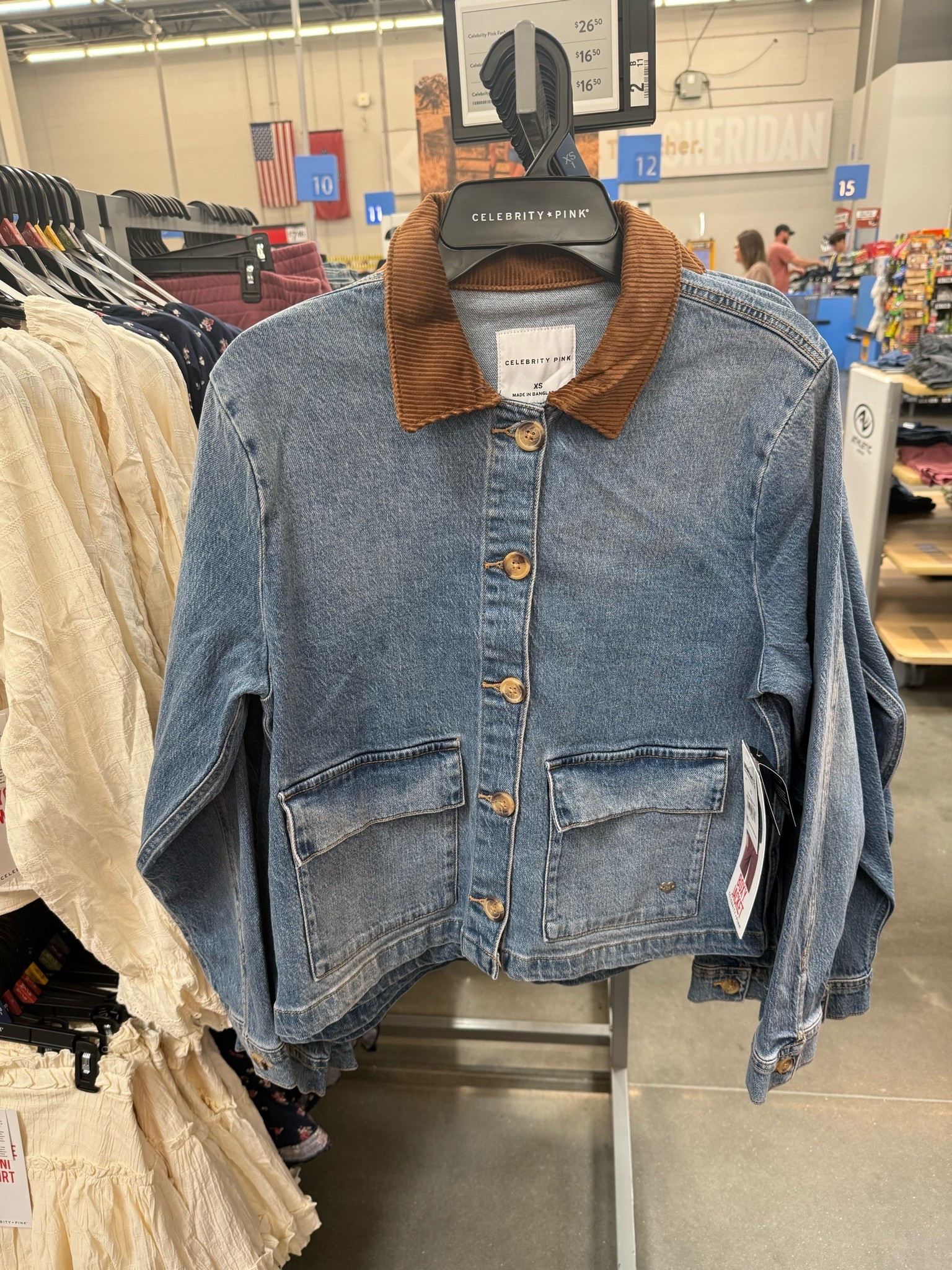 This barn jacket is adorable! It also comes in a tan as well🤠