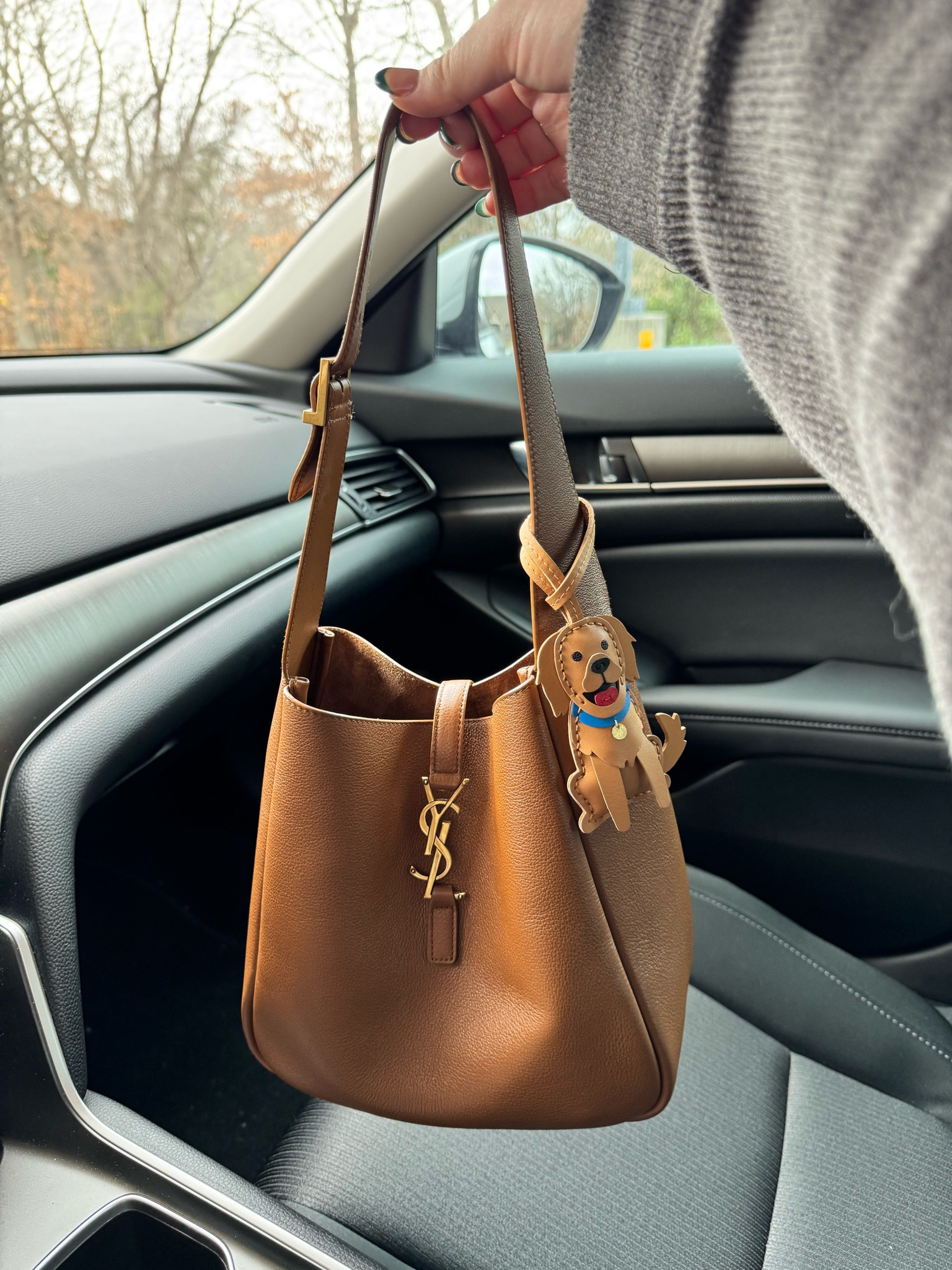 golden retriever bag charm 

#LTKGiftGuide