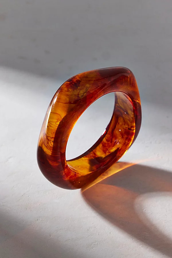 Iris Acrylic Chunky Bangle Bracelet in Brown, Women's at Urban Outfitters | Urban Outfitters (US and RoW)