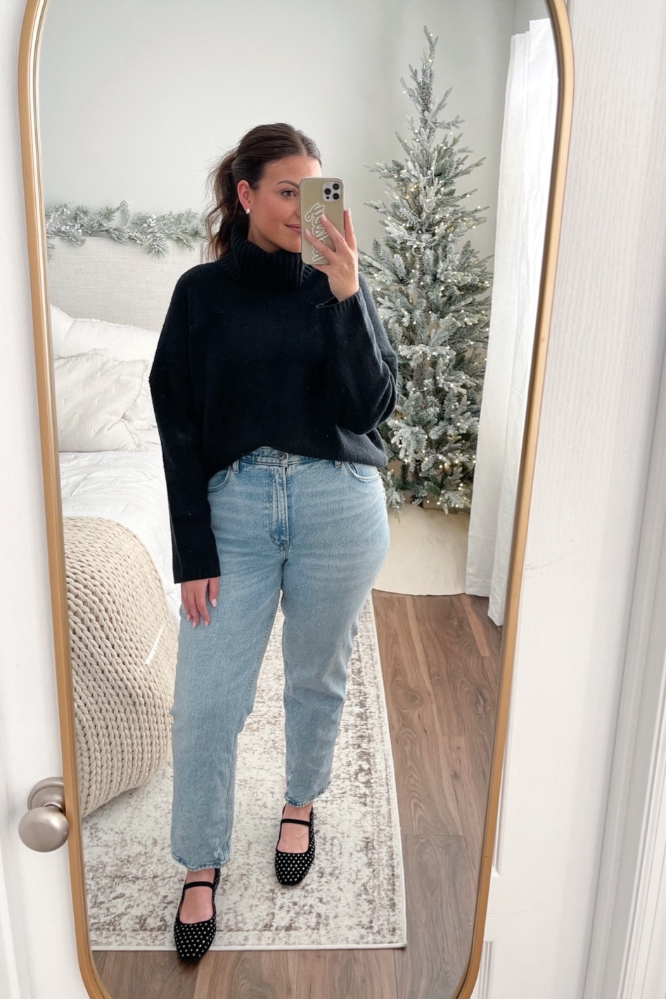 Abercrombie Cyber Week sale: 25% off everything sitewide & use code: CYBERAF for an additional 15% off! (Code is stackable)

Sizing:
Sweater - size Large
Jeans - size 32R (tts & I am 5’10)
Flats - tts 

#LTKHoliday #LTKCyberWeek #LTKSeasonal