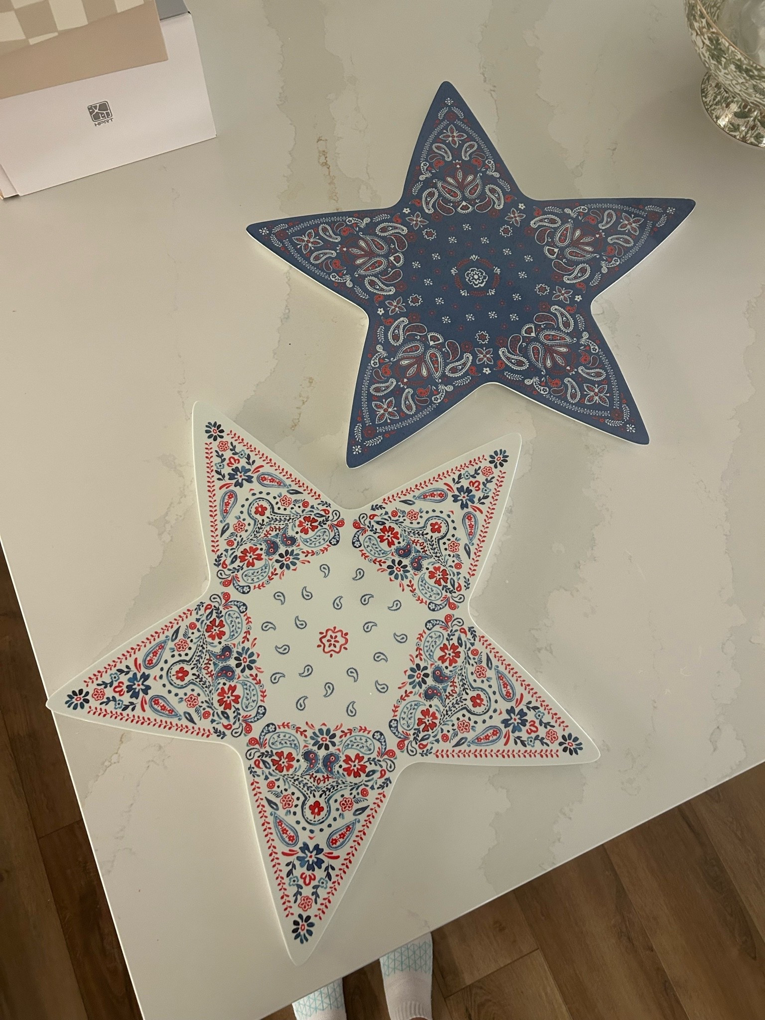 Star melamine serving platter

#LTKdayinmylife #LTKHome #LTKSaleAlert