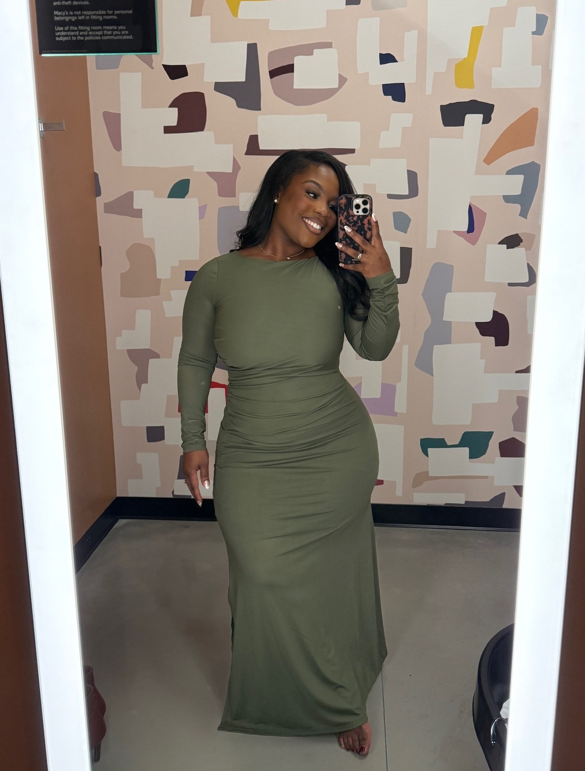 The most flattering dress! Perfect for a cute date night or holiday party 🙌🏾 

 #LTKHoliday #LTKMidsize #LTKPetite