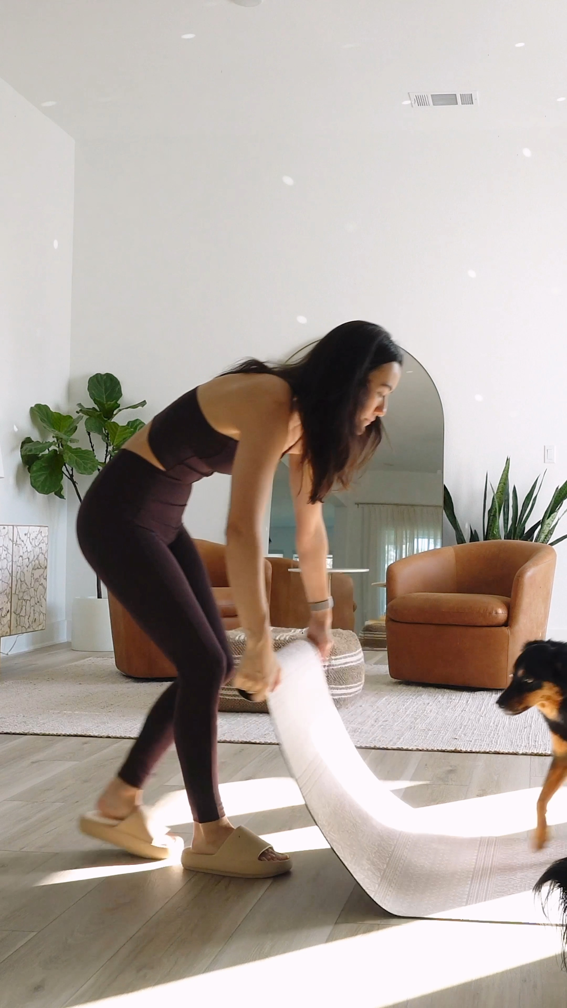 morning yoga wearing @neiwaiofficial 🧘🏻‍♀️ The soft fabrics, quality and minimalist aesthetic is a joyful addition to my morning yoga practice and beyond 🍃✨ my code is “Jules” for 20% off valid until 8/31 for first purchase on NEIWAI.life #NEIWAIPartner #InhaleExhale #MadeToLiveIn #NEIWAIfriends