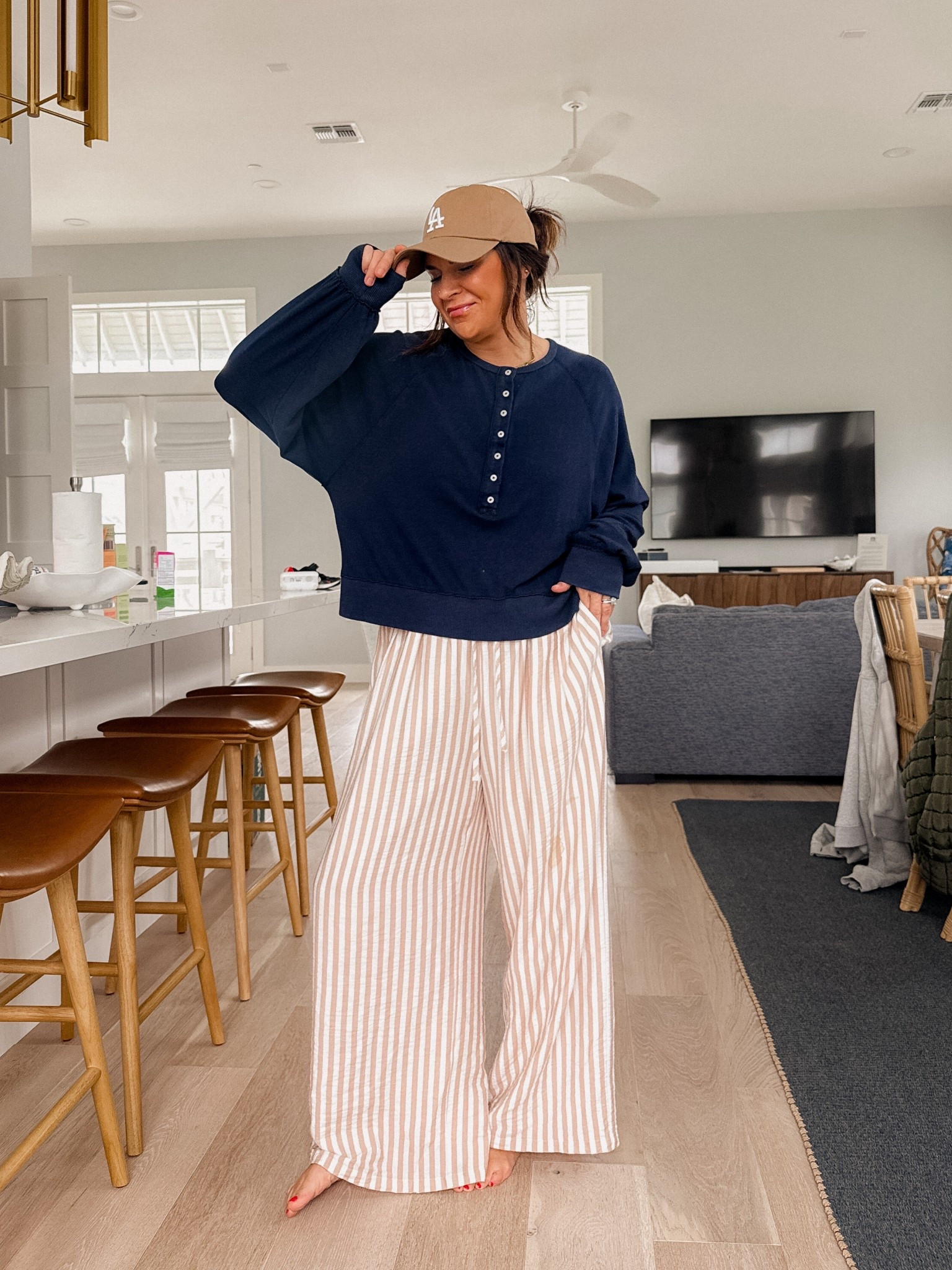 Rainy day at the beach outfit. 
Top is aerie…but I linked similar
Pants are 12/10. They have a lining too, but are still so lightweight for spring/summer!
Wearing an XL


#LTKdayinmylife #LTKMidsize #LTKSpringSale