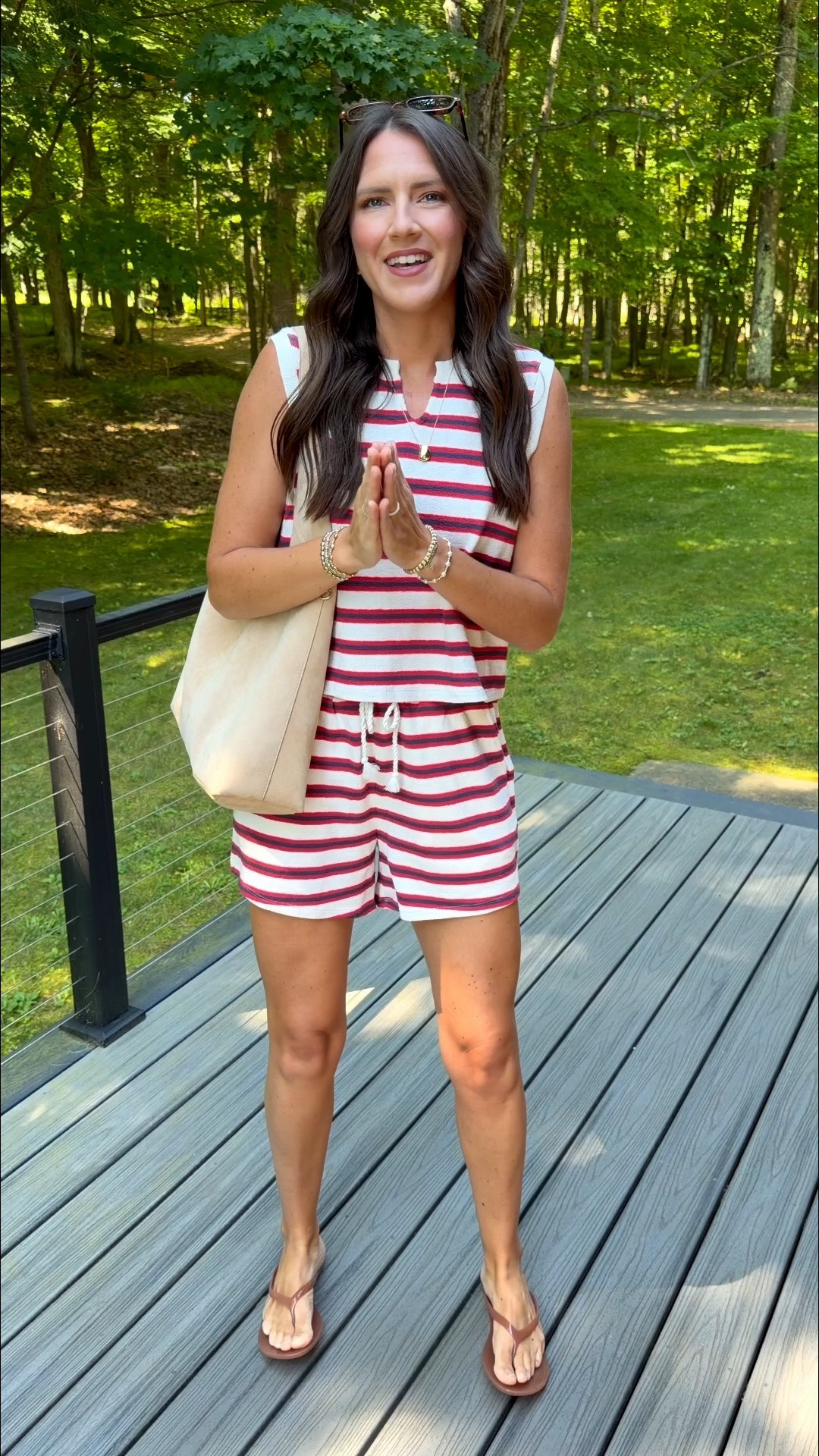 Practical mom outfit for hot weather. Wearing a small in both pieces.