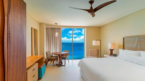 Classic, Guest room, 1 King, Ocean view | Marriott International Global