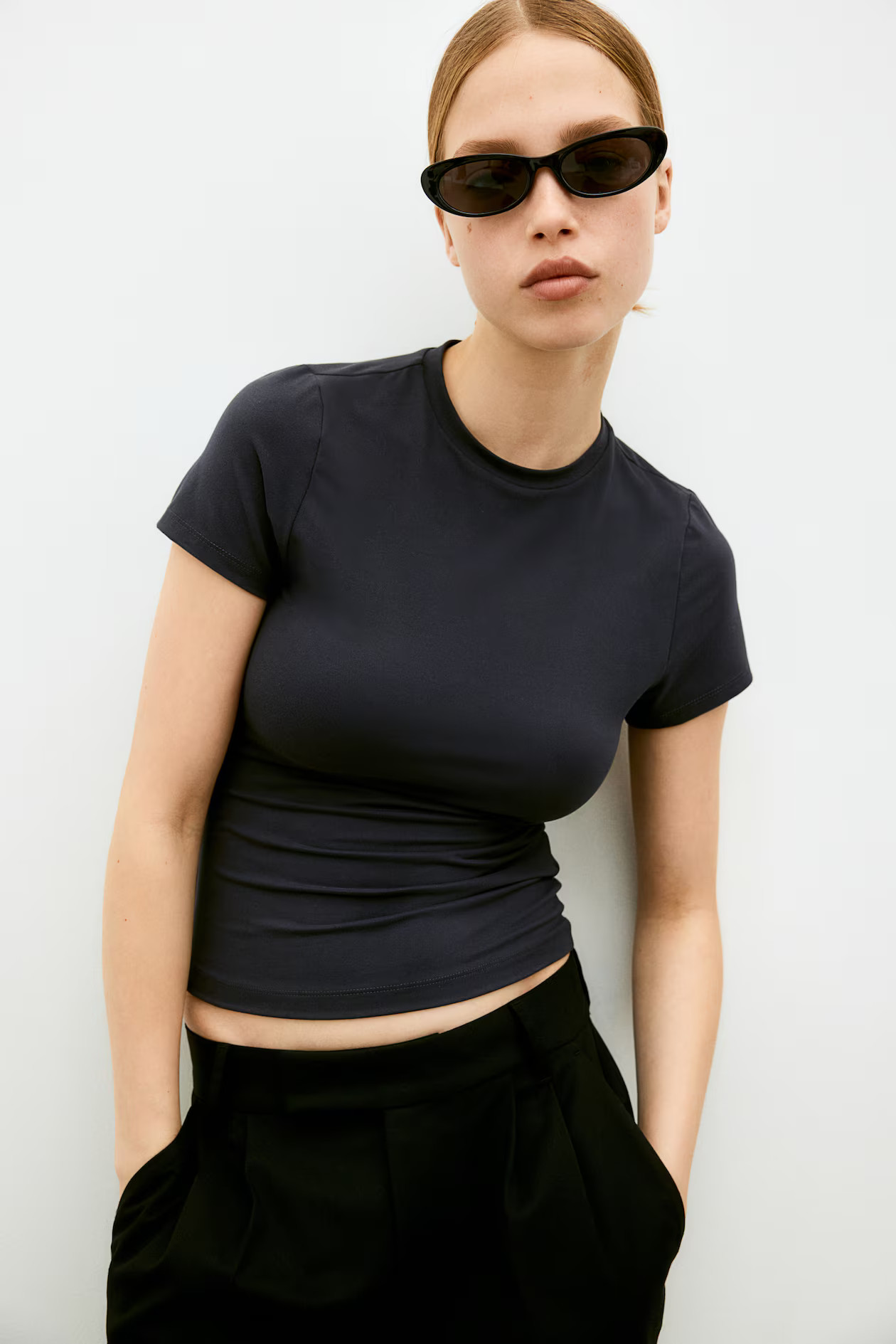 Fitted T-shirt - Round Neck - Short sleeve - Dark gray - Ladies | H&M US | H&M (US + CA)