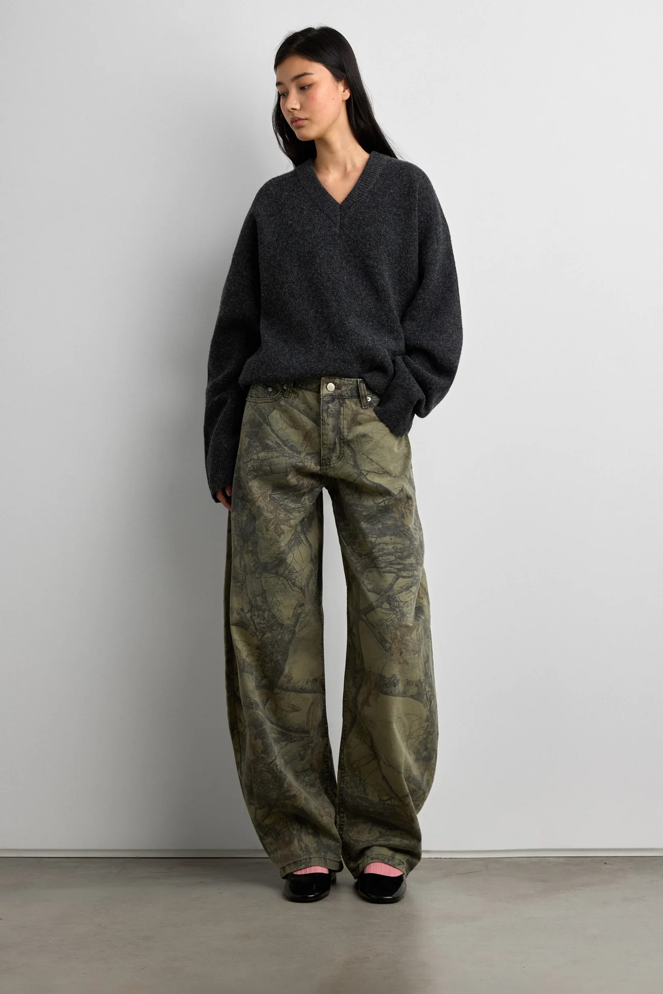 V-NECK SWEATER | OAK + FORT