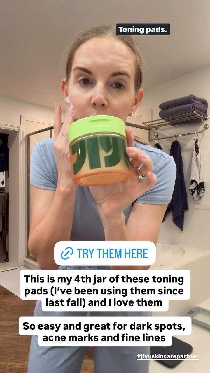 #jiyuskincarepartner  This is my 4th jar of these toning pads (I’ve been using them since last fall) and I love them 

So easy and great for dark spots, acne marks and fine lines