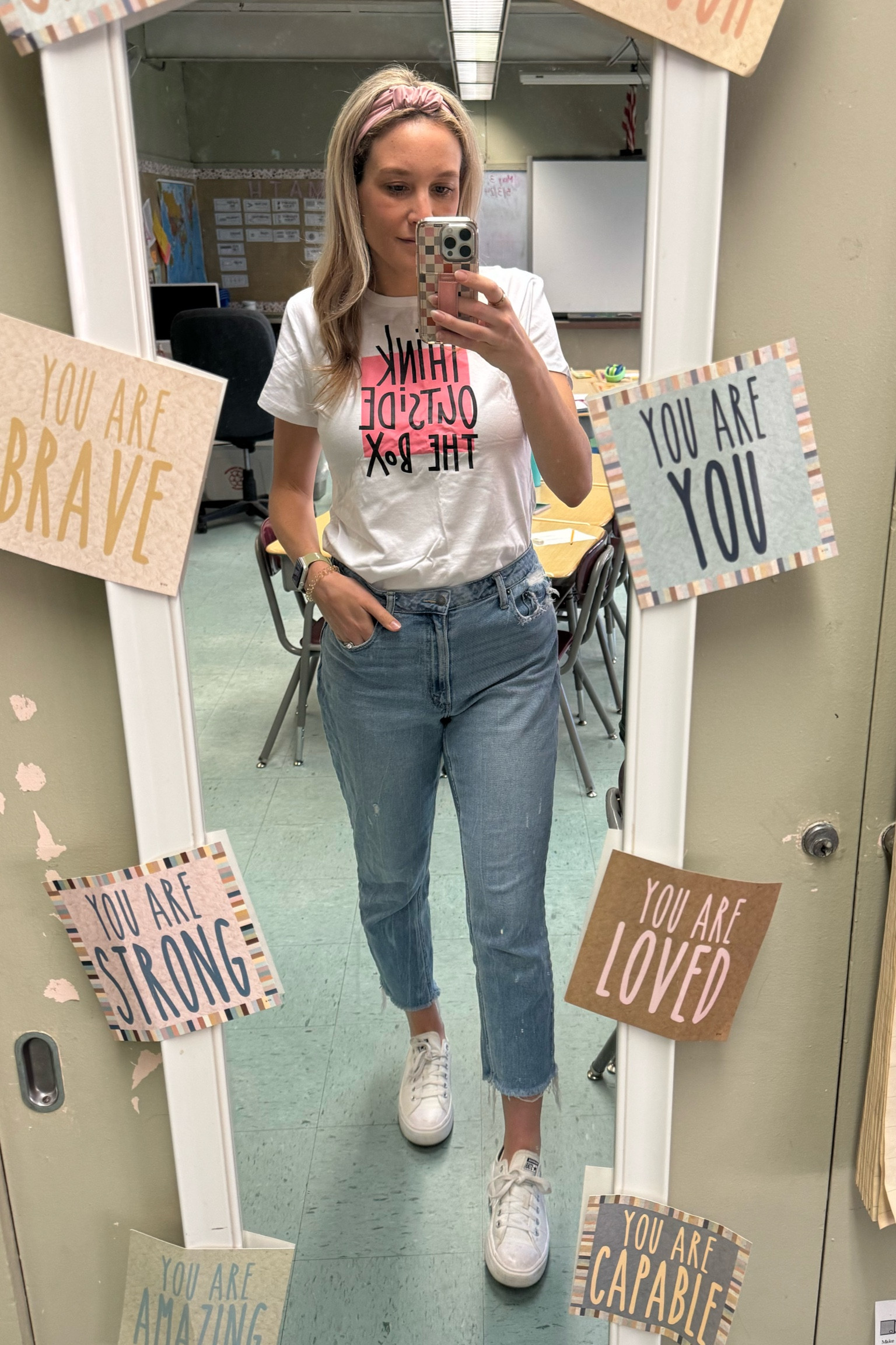 Friday casual day! 

Converse move sneakers
Abercrombie jeans
SHEIN shirt
Target headband 

#LTKMidsize #LTKWorkwear #LTKFindsUnder50