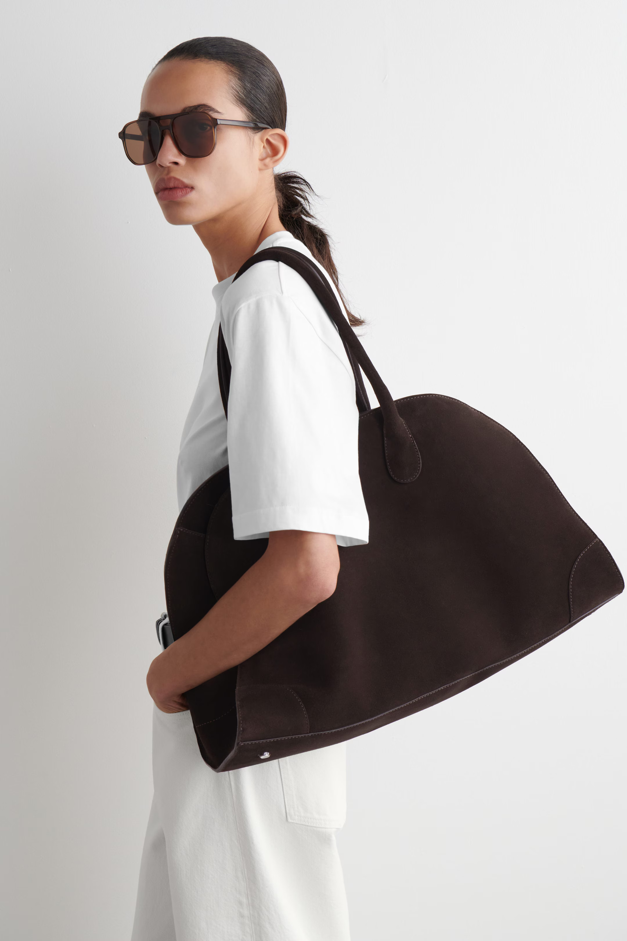 STUDIO BOWLING BAG - LEATHER - DARK-BROWN SUEDE | COS | COS (EU)