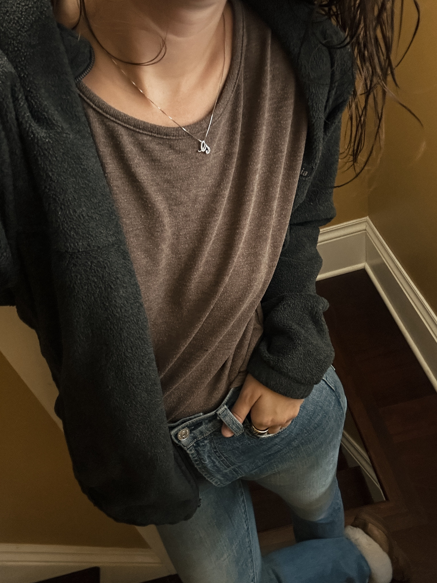 Quick & cozy work from home fall outfit. 


Gretchen wears fleece zip up jacket in men’s size S for an oversized fit, straight leg jeans in size 27, long sleeve brown shirt in size S and cozy slippers in size 39/8.5



#LTKSeasonal #LTKHome #LTKFindsUnder100