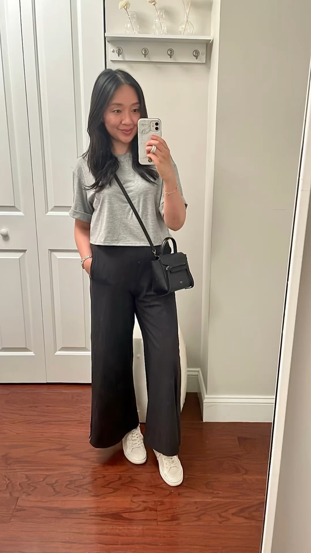 Review of these Lululemon wide leg pants in size XS on www.whatjesswore.com! Measurements and a small fitting room try-on are also included! 

#LTKActive #LTKFitness #LTKOver40