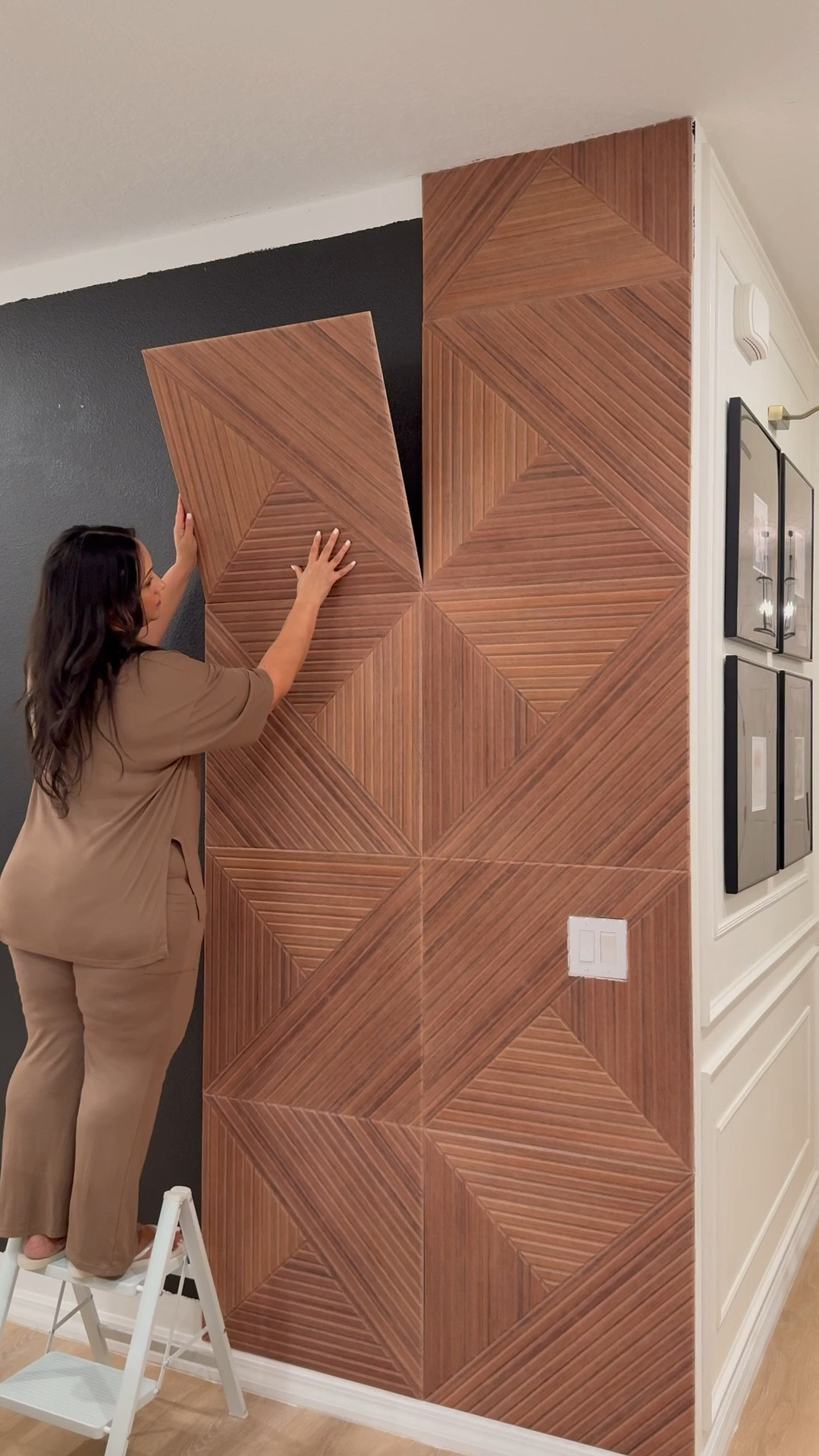 Literally obsessed with these peel and stick faux wood tiles! Such an easy wall DIY and renter friendly too 😍😍

Color shown: Arcadian Vortex

Home
Home decor 

#LTKHome #LTKSaleAlert