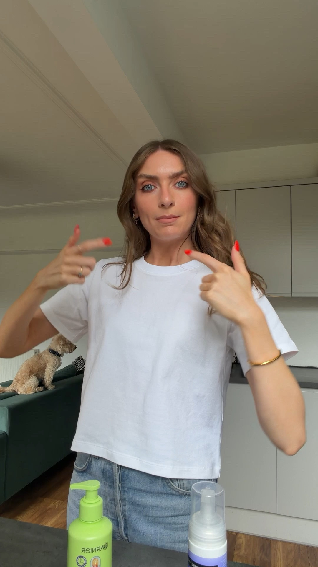 White cotton t-shirt
I wear the small