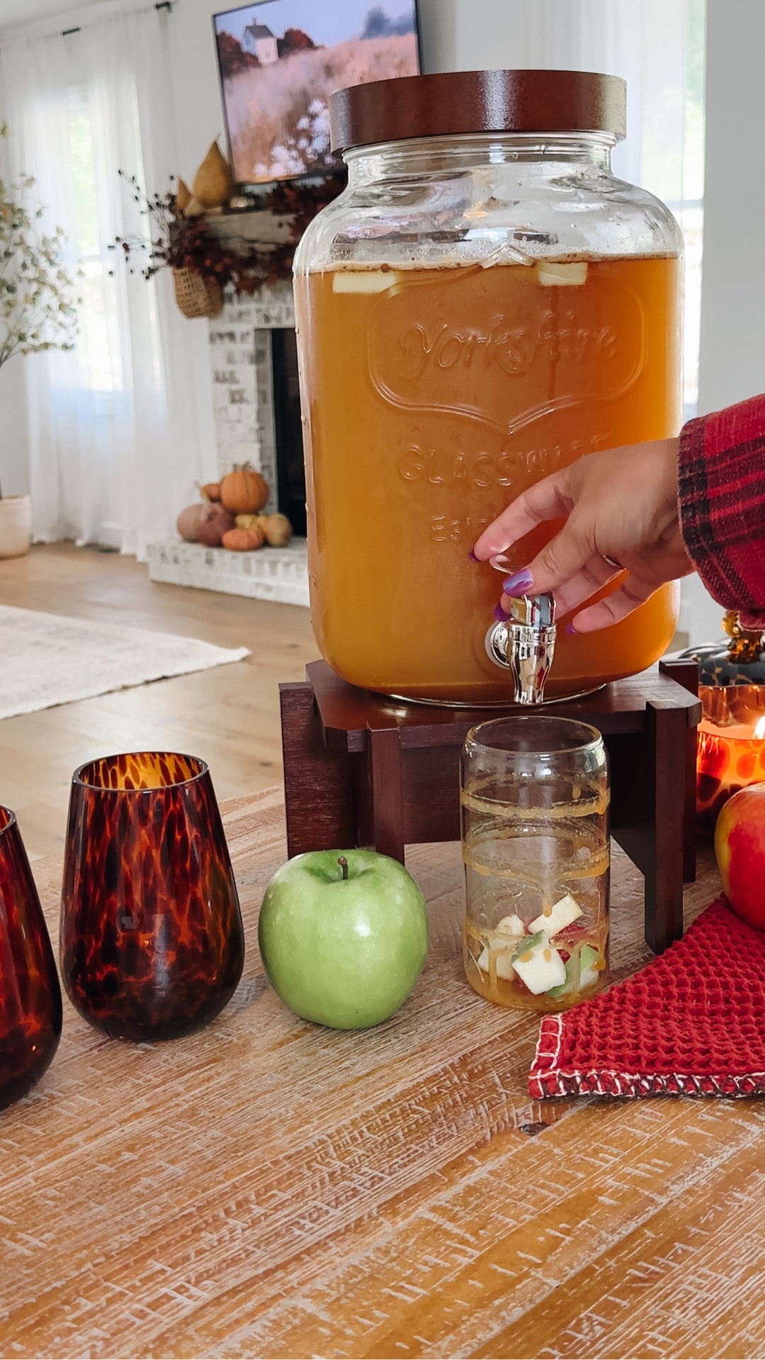 Recipe here🍏🍎👇🏻

🍏Caramel Apple Punch🍎
1 Gallon Apple Cider
2 Liter of Ginger Ale
2/3 Cup caramel sauce
1/2 tsp pumpkin pie spice 
Chopped red and green apples
Cranberry apple juice to freeze as ice cubes
Sea salt for rim
🍎🍏🍎
Save this recipe!
🍎🍏🍎
Add ingredients and stir! In this video I show you two different cute ways to serve this drink. Creating caramel rings in a glass or a salted caramel rim! Both are tasty and pretty options! 
The perfect kid-friendly fall party drink! 🍎🍏🎃

#LTKSeasonal #LTKHome #LTKfoodie