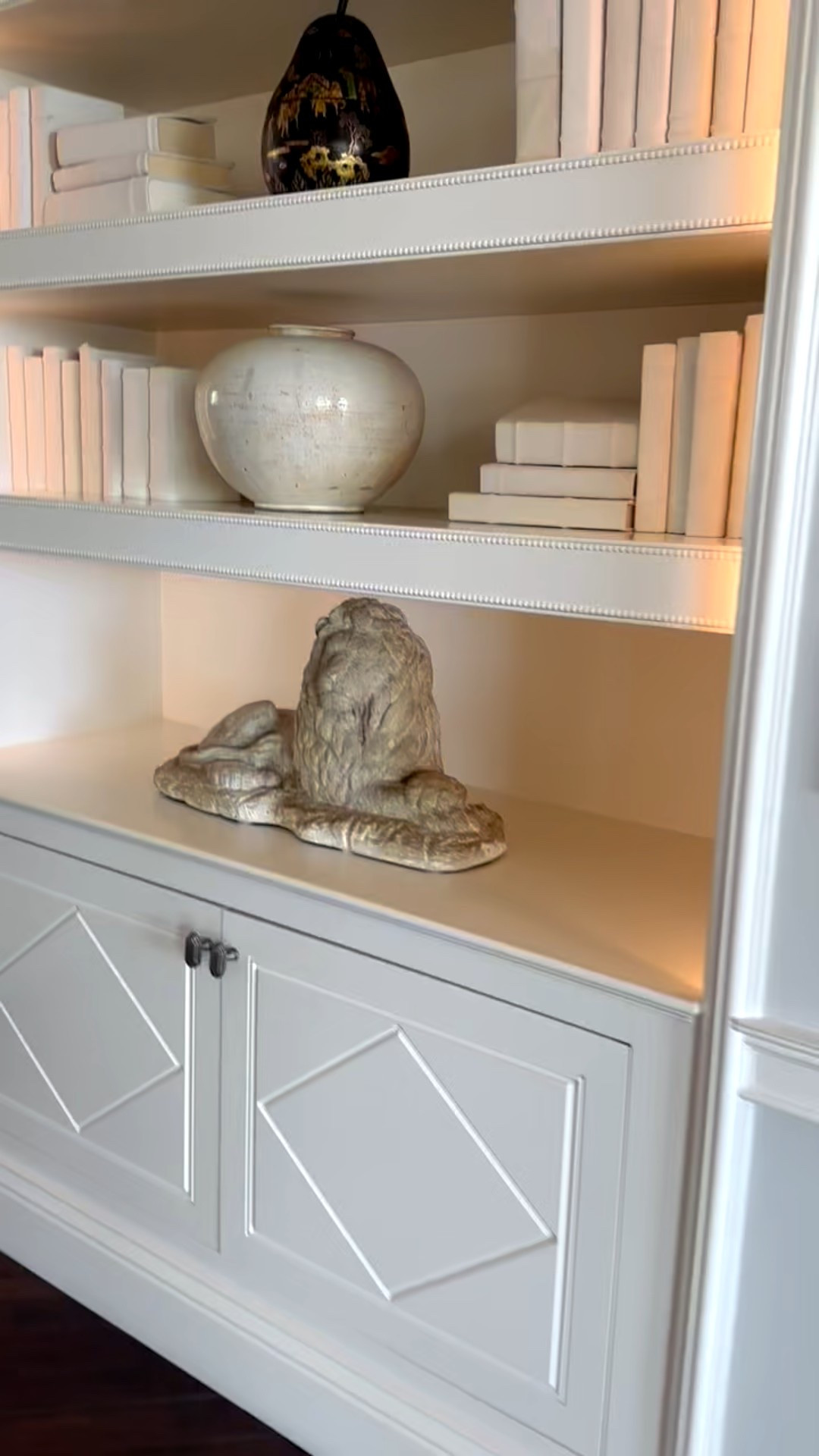 A clean, modern étagère brings an instant lift to your home office—perfect for the holiday season.
#etagere #homeofficeinspo #holidaystyle #designdetails

#LTKHome #LTKHoliday #LTKCyberWeek