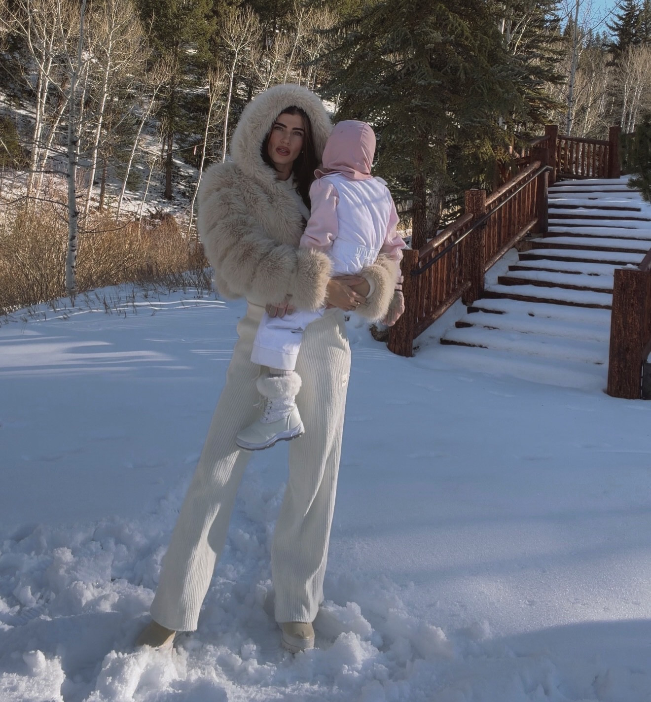 Snow bunny snuggles ❄️🐰
.
.
#snowday #mommyandme #girlmom