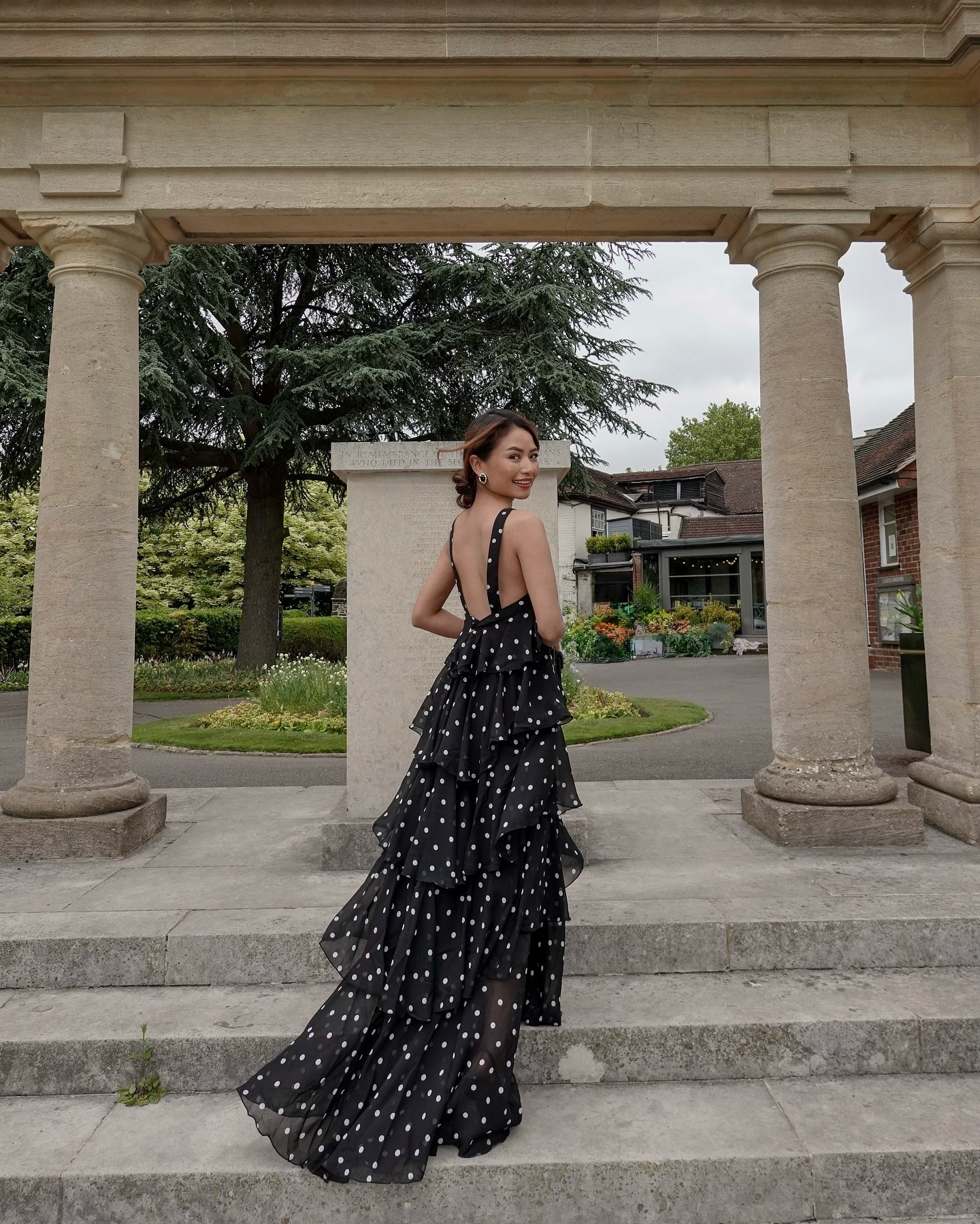 50s soul with a modern stroll. 🤍🖤